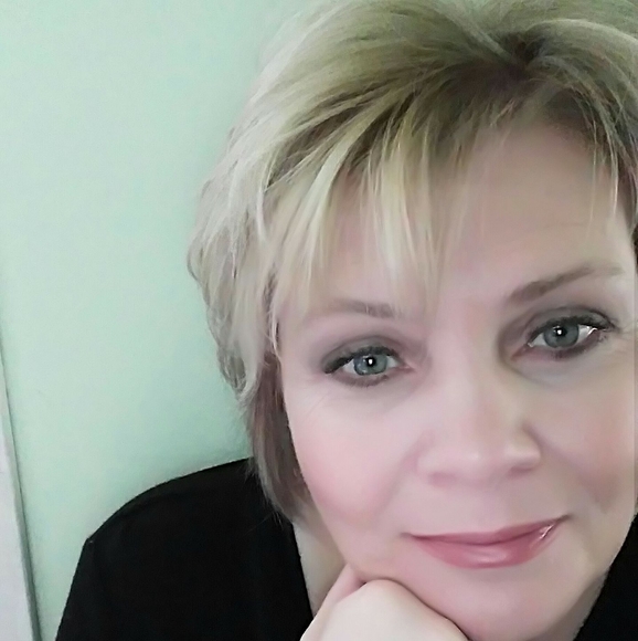 Meet your Posher, Charlene - Picture 1 of 1